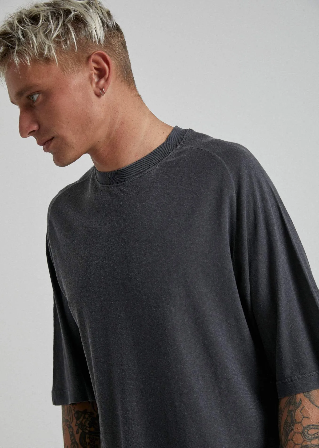 Afends Mens Raw - Hemp Raglan Tee - Stone Black