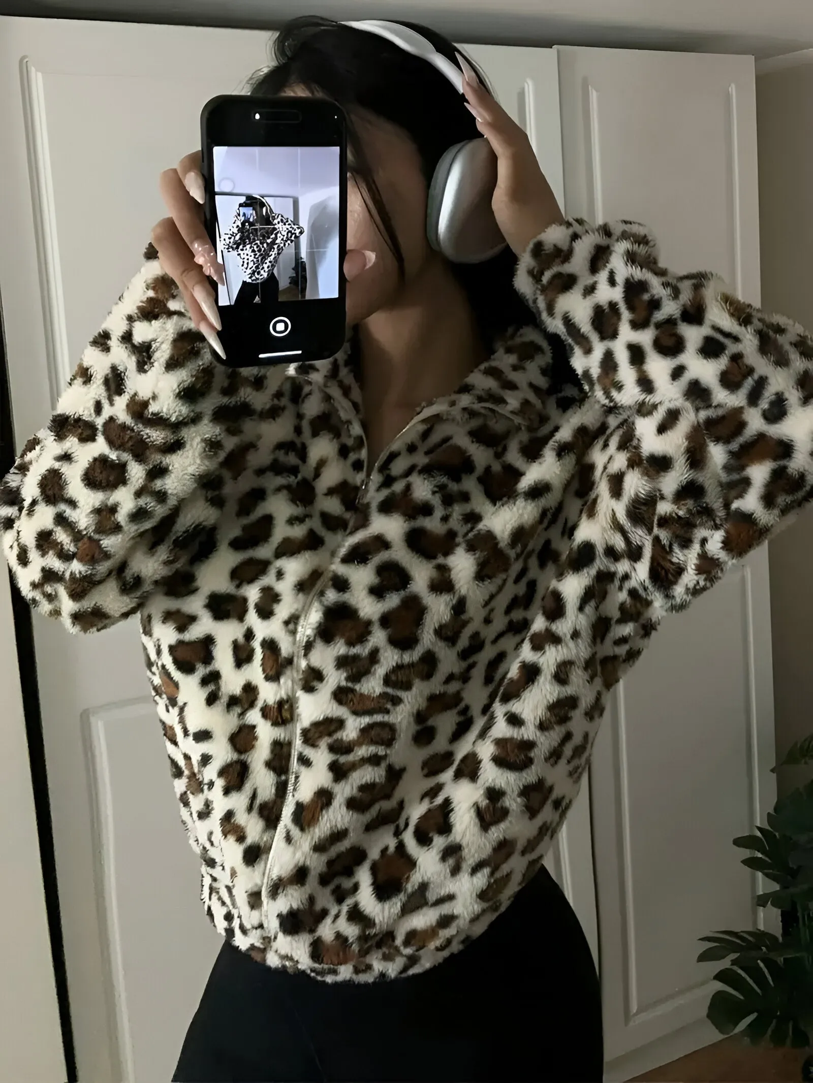 Ivyshape | Cozy Leopard Print Hoodie for Winter