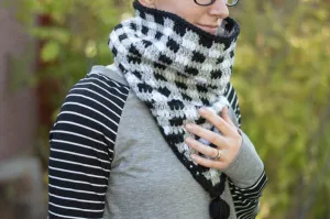 Plaid Triangle Cowl [crochet pattern]