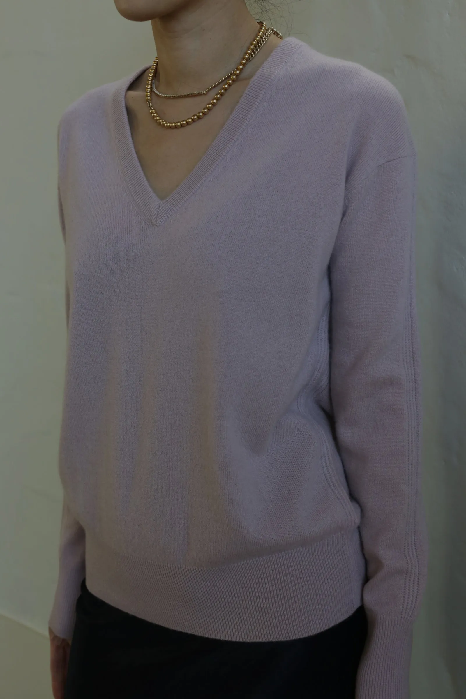 V-Neck Cashmere Sweater | Peony